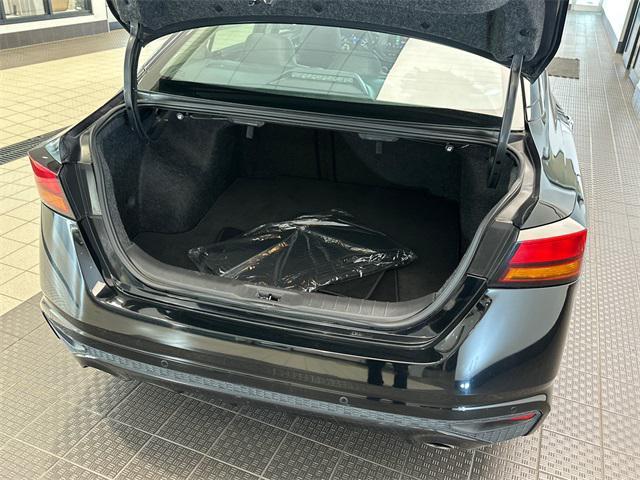 Photo of 2019 Super Black Clearcoat Nissan Altima