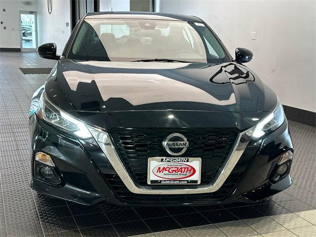 Photo of 2019 Super Black Clearcoat Nissan Altima