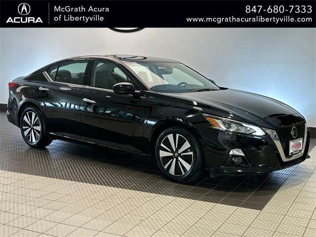 Photo of 2019 Super Black Clearcoat Nissan Altima