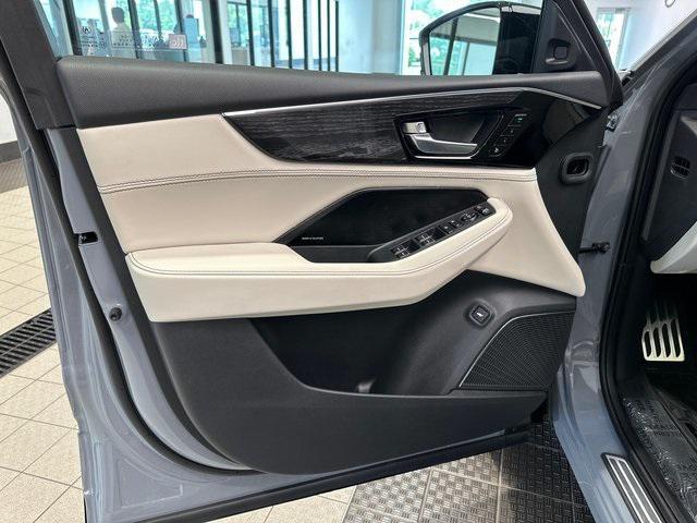 Photo of 2025 Urban Gray Pearl Acura MDX