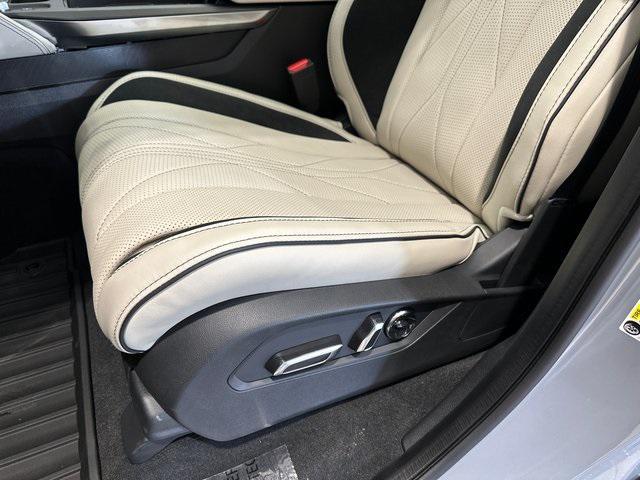 Photo of 2025 Urban Gray Pearl Acura MDX