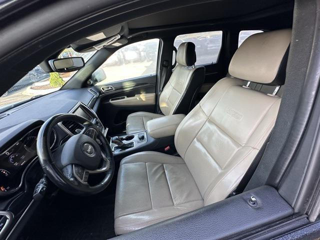 Photo of 2017 Bright White Clearcoat Jeep Grand Cherokee