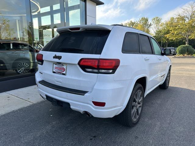 Photo of 2017 Bright White Clearcoat Jeep Grand Cherokee