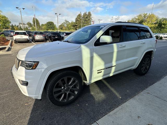 Photo of 2017 Bright White Clearcoat Jeep Grand Cherokee
