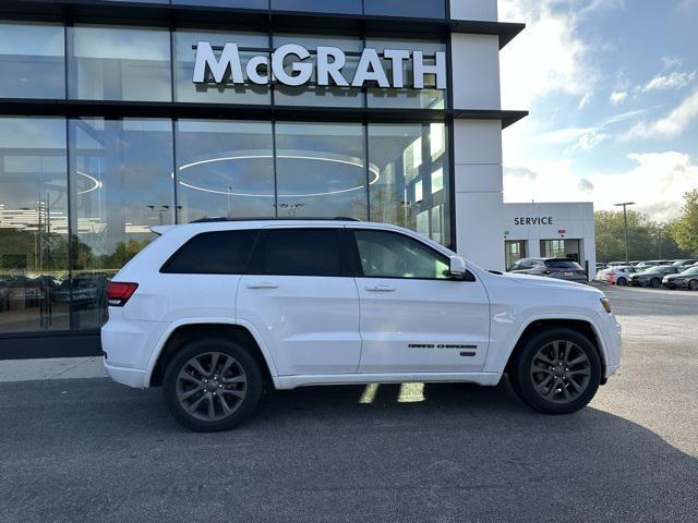 Photo of 2017 Bright White Clearcoat Jeep Grand Cherokee