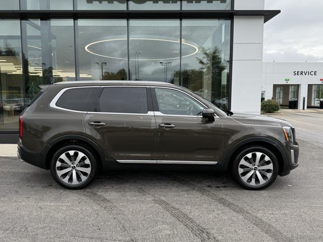 Photo of 2022 Dark Moss Kia Telluride