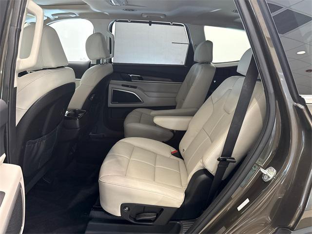 Photo of 2022 Dark Moss Kia Telluride