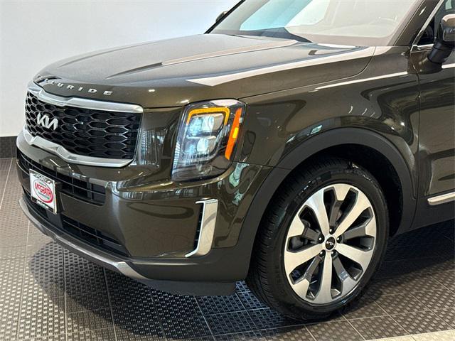 Photo of 2022 Dark Moss Kia Telluride