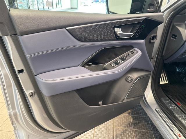 Photo of 2025 Lunar Silver Acura MDX