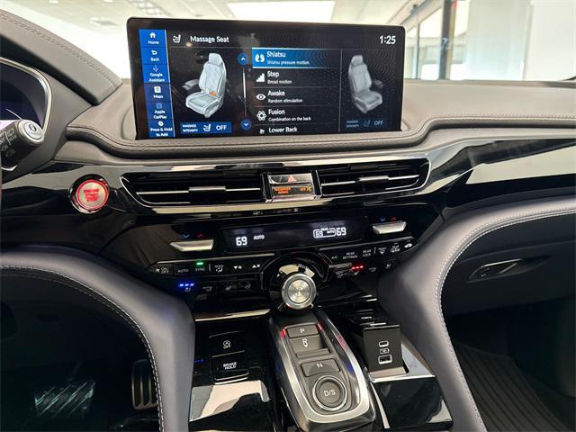 Photo of 2025 Lunar Silver Acura MDX