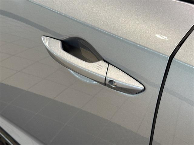Photo of 2025 Lunar Silver Acura MDX