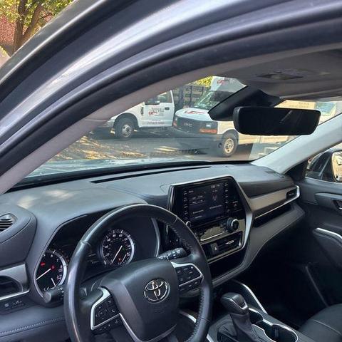 Photo of 2022 Moon Dust Toyota Highlander