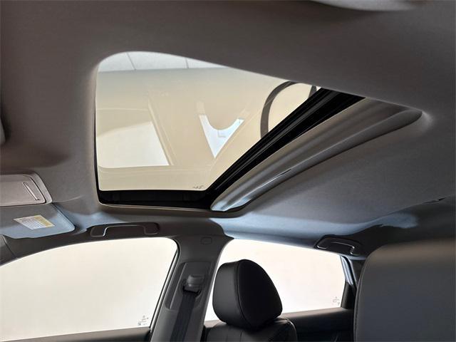 Photo of 2025 Platinum White Pearl Acura Integra