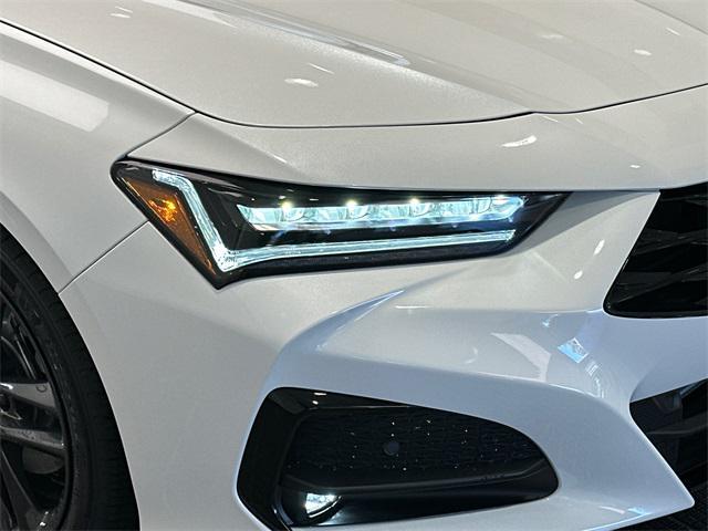 Photo of 2025 Platinum White Pearl Acura TLX