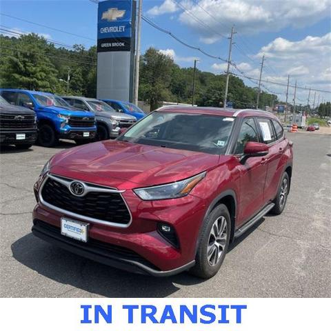 Photo of 2022 Ruby Flare Pearl Toyota Highlander