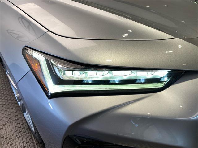 Photo of 2022 Lunar Silver Metallic Acura TLX