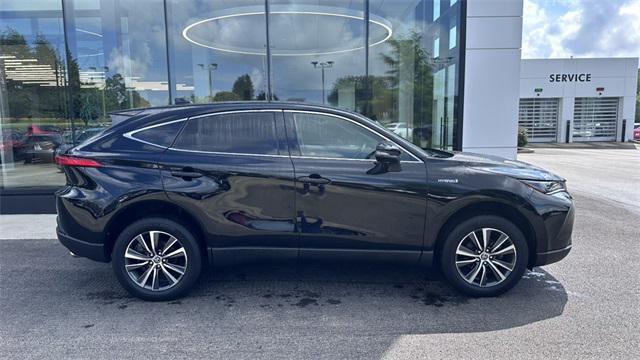 Photo of 2021 Black Toyota Venza