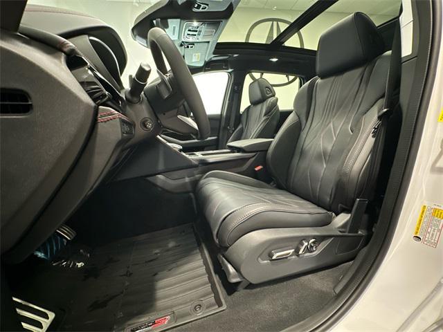 Photo of 2025 Platinum White Acura MDX