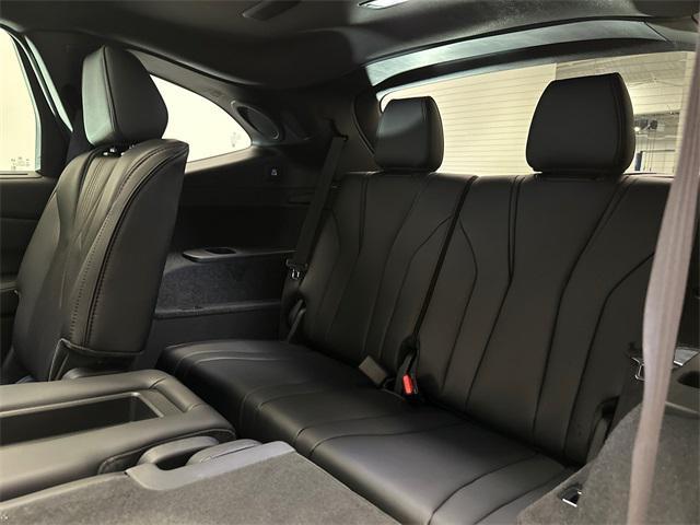 Photo of 2025 Platinum White Acura MDX