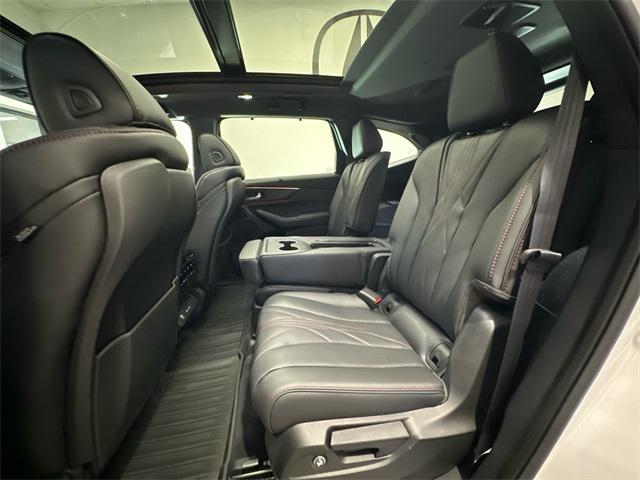 Photo of 2025 Platinum White Acura MDX