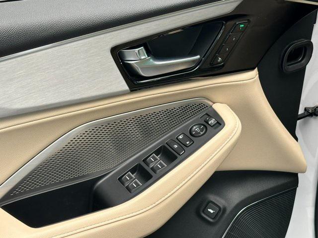 Photo of 2023 Platinum White Pearl Acura MDX