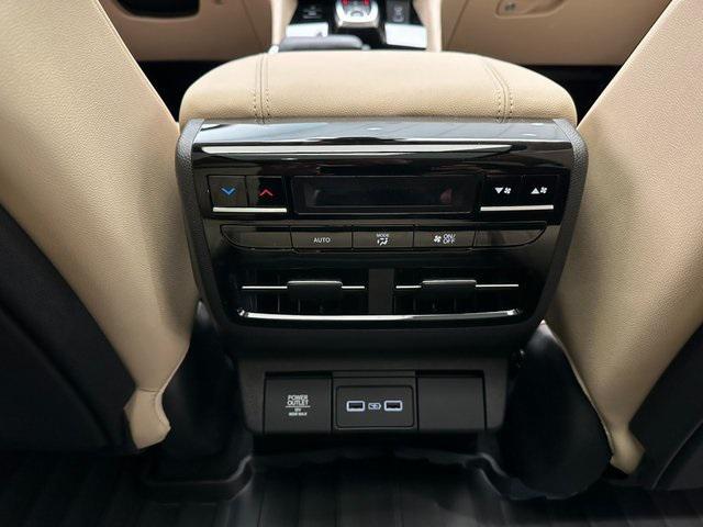 Photo of 2023 Platinum White Pearl Acura MDX