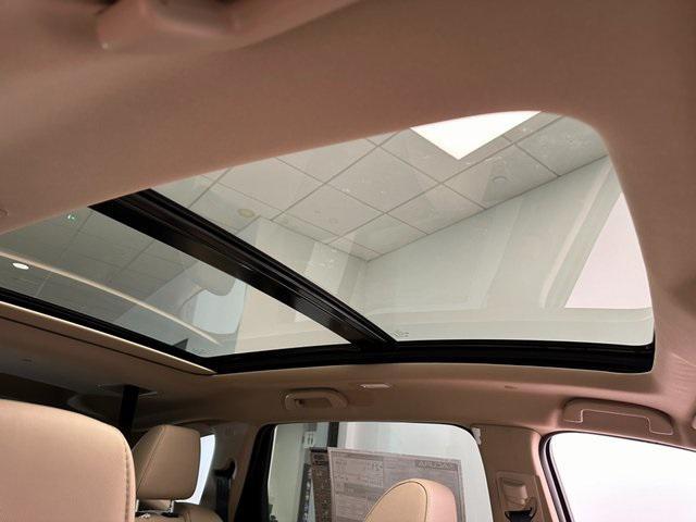 Photo of 2023 Platinum White Pearl Acura MDX