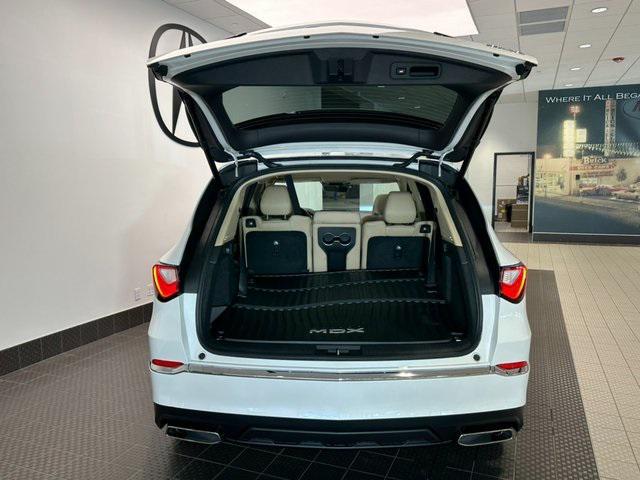 Photo of 2023 Platinum White Pearl Acura MDX