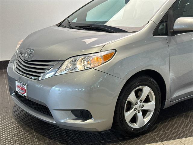 Photo of 2015 Silver Sky Metallic Toyota Sienna