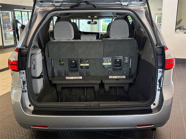 Photo of 2015 Silver Sky Metallic Toyota Sienna