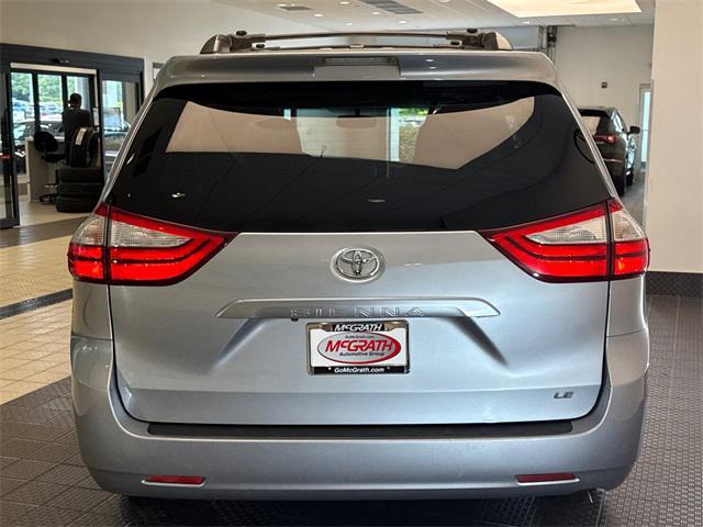 Photo of 2015 Silver Sky Metallic Toyota Sienna