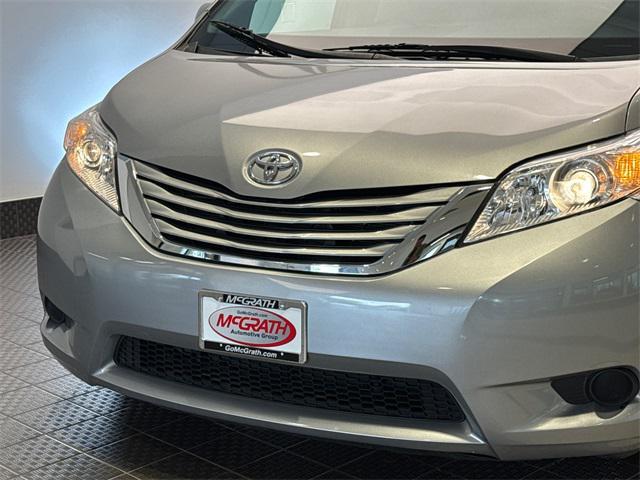 Photo of 2015 Silver Sky Metallic Toyota Sienna