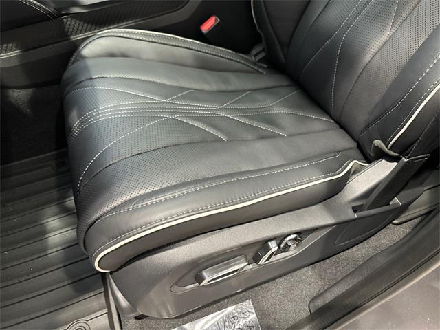 Photo of 2025 Liquid Carbon Metallic Acura MDX
