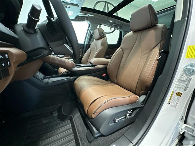 Photo of 2025 Platinum White Pearl Acura RDX