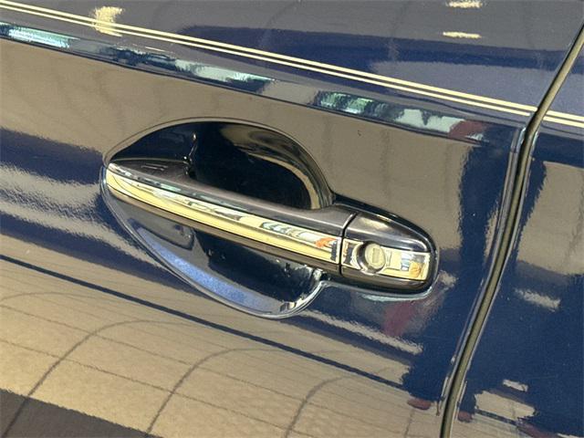 Photo of 2013 Nautical Blue Metallic Toyota Avalon