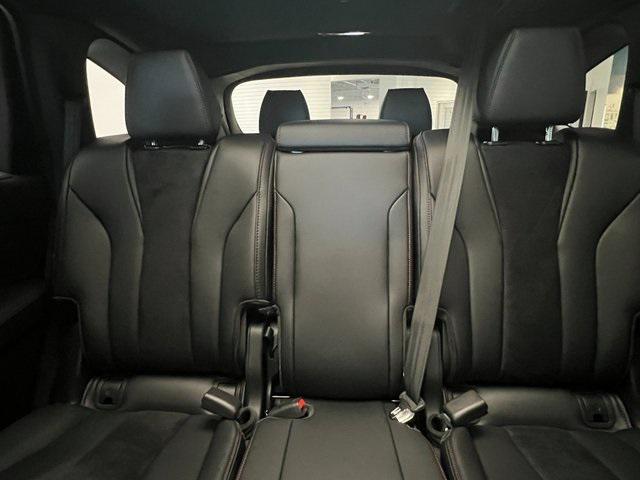 Photo of 2022 Platinum White Pearl Acura MDX