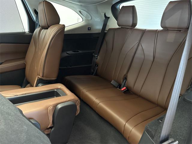 Photo of 2025 Platinum White Acura MDX