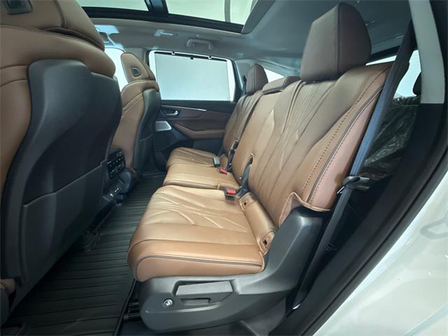 Photo of 2025 Platinum White Acura MDX