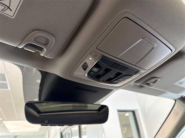 Photo of 2025 Platinum White Acura MDX