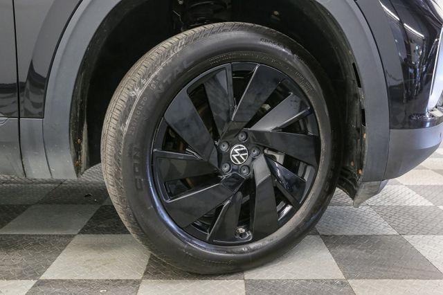 Photo of 2024 Deep Black Pearl Effect Volkswagen Atlas