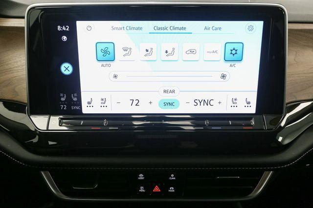 Photo of 2024 Deep Black Pearl Effect Volkswagen Atlas
