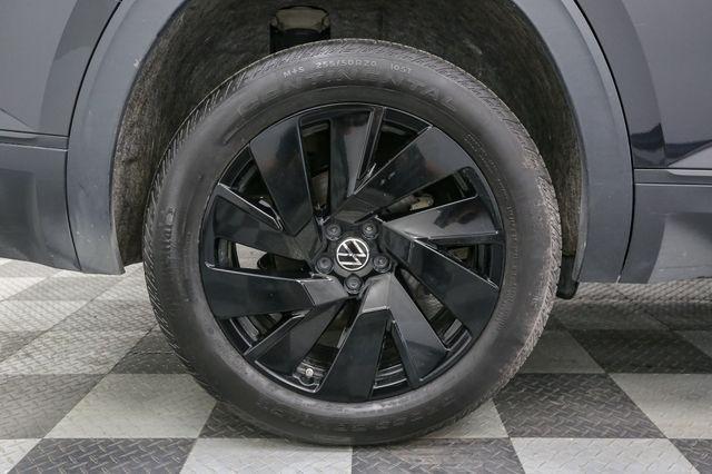 Photo of 2024 Deep Black Pearl Effect Volkswagen Atlas
