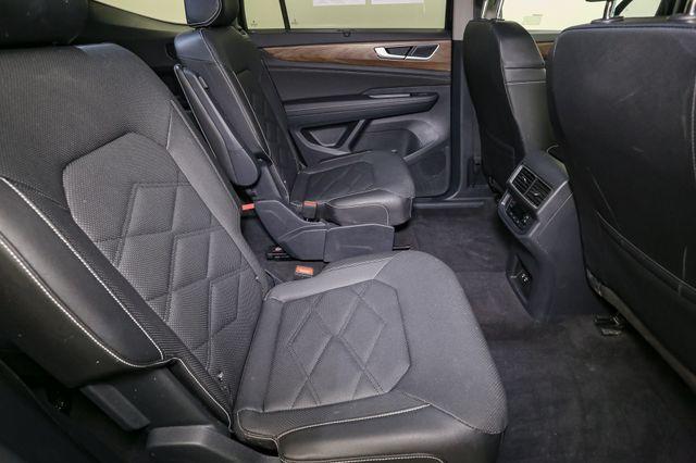 Photo of 2024 Deep Black Pearl Effect Volkswagen Atlas