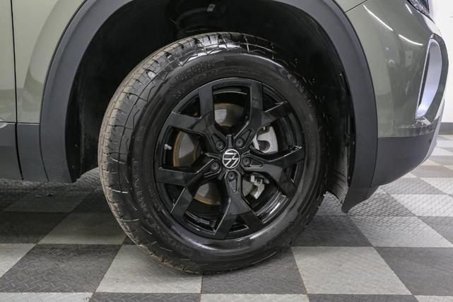 Photo of 2024 Avocado Green Volkswagen Atlas