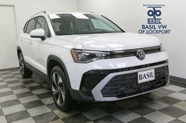 Photo of 2025 Pure White Volkswagen Taos