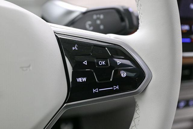 Photo of 2025 Mahi Green Metallic - Candy White Volkswagen ID. Buzz