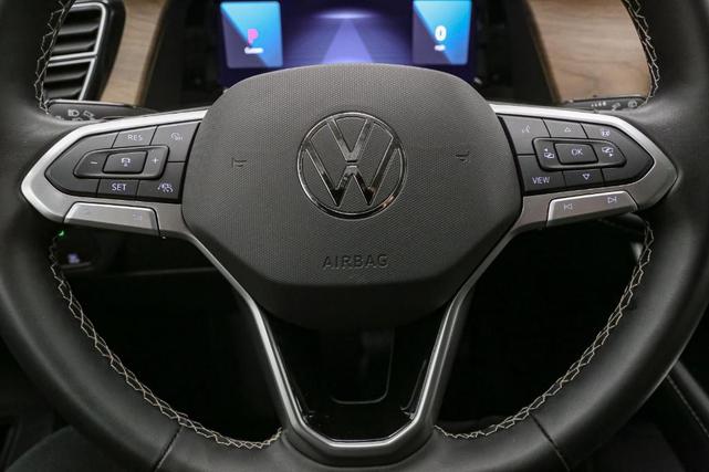 Photo of 2025 Silver Mist Metallic Volkswagen Atlas