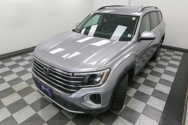 Photo of 2025 Silver Mist Metallic Volkswagen Atlas