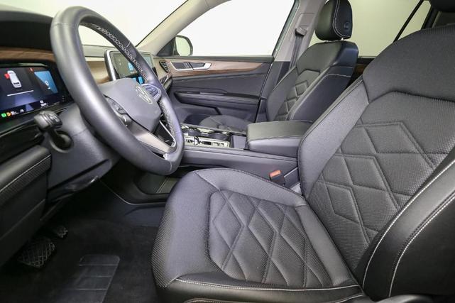 Photo of 2025 Silver Mist Metallic Volkswagen Atlas