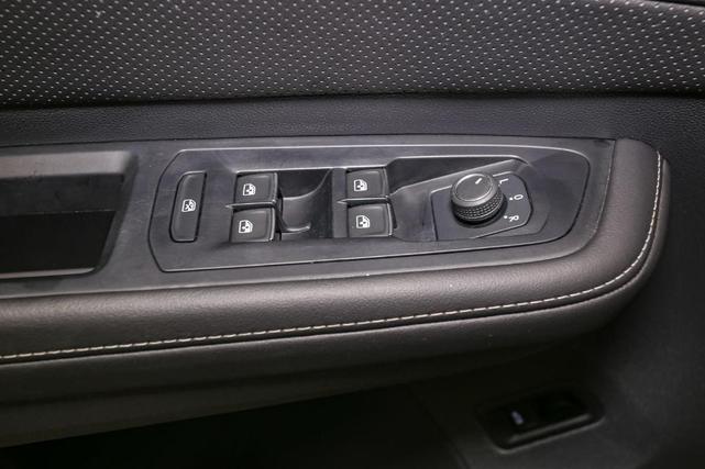 Photo of 2025 Silver Mist Metallic Volkswagen Atlas